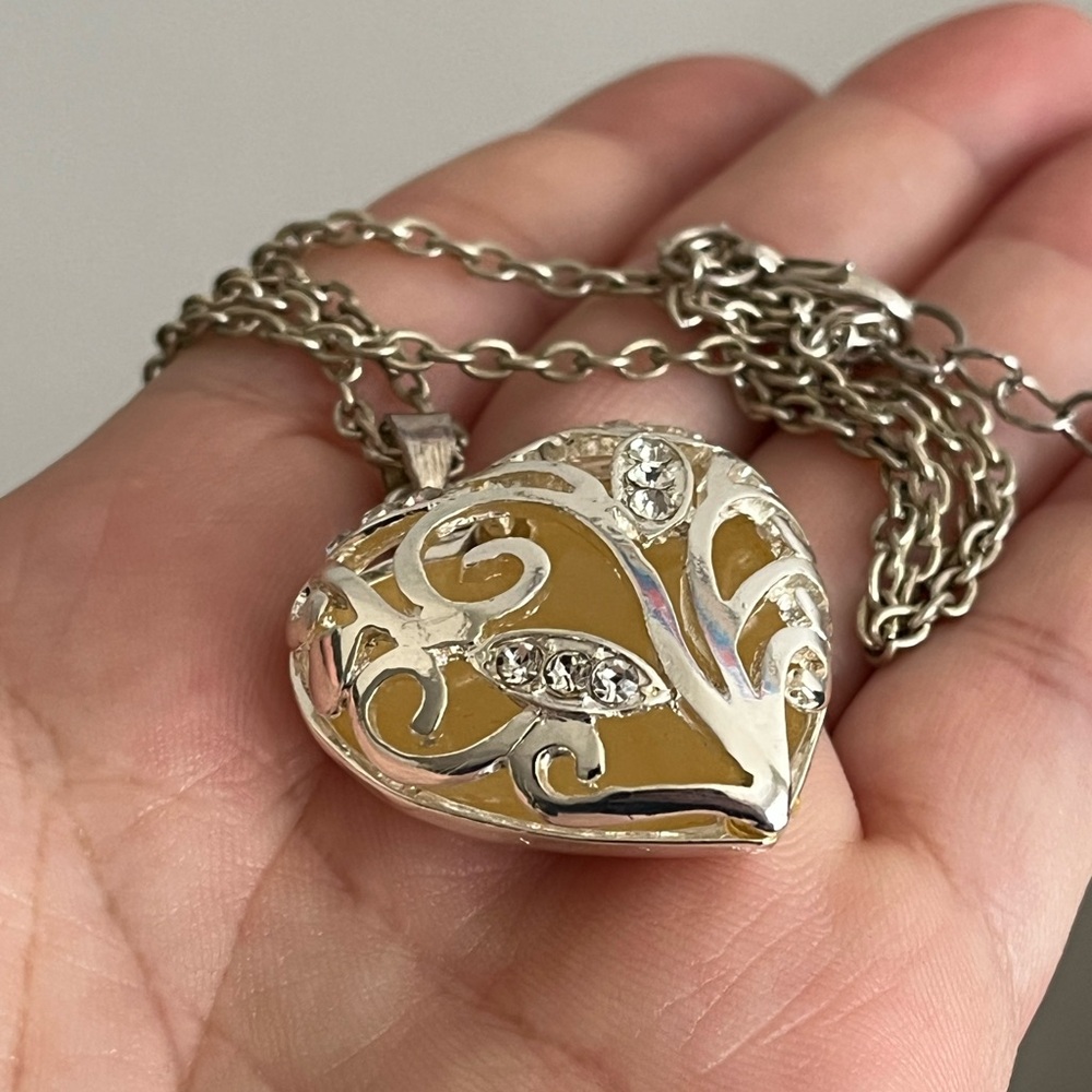 Puffy heart shape filigree silver tone necklace glow in dark - jewelry - Picture 10 of 11